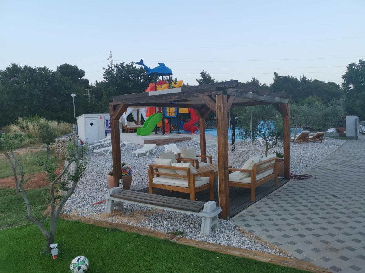 Jacuzi Cottage In The Olive Grove Pola Esterno foto